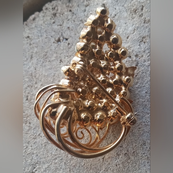 Hobe VTG Signed Gold Tone Faux Pearl Grape Cluster Brooch + Earrings Set - Picture 12 of 13